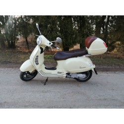 Retro skúter Piaggio Vespa...